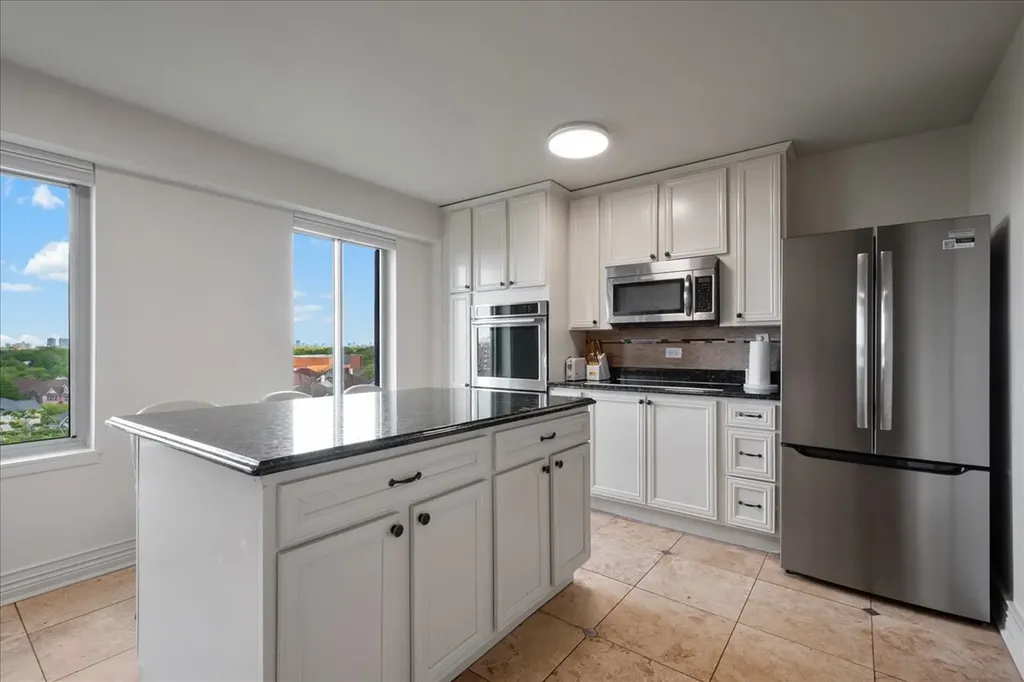 6833 North Kedzie Avenue Chicago IL 60645