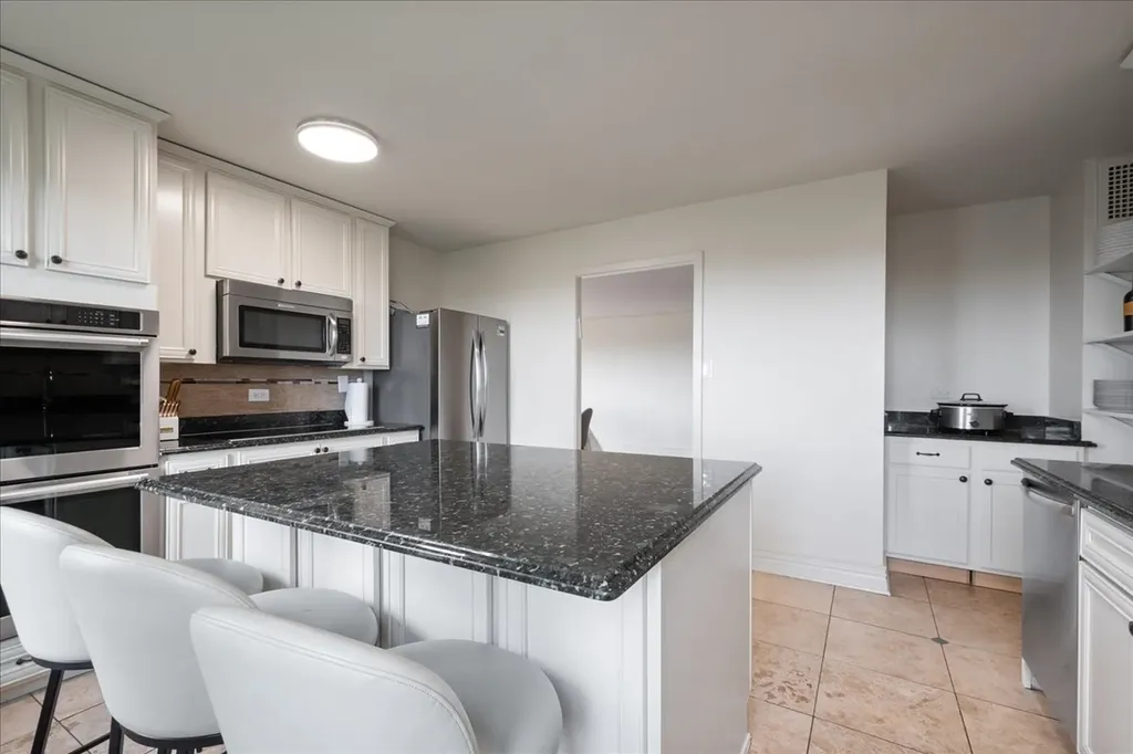 6833 North Kedzie Avenue Chicago IL 60645