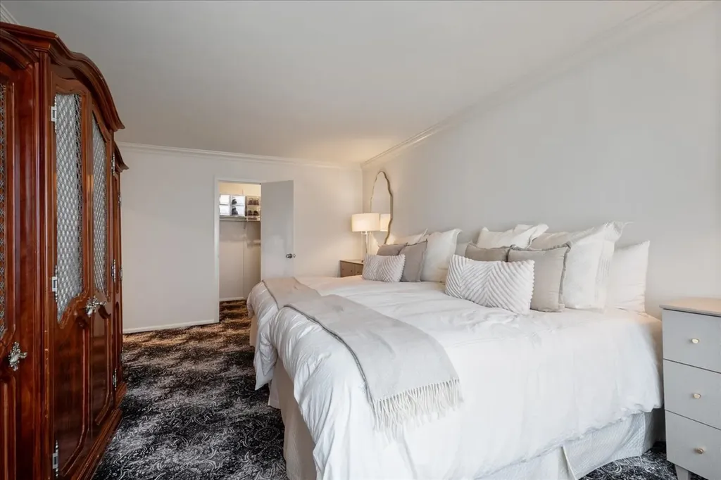 6833 North Kedzie Avenue Chicago IL 60645