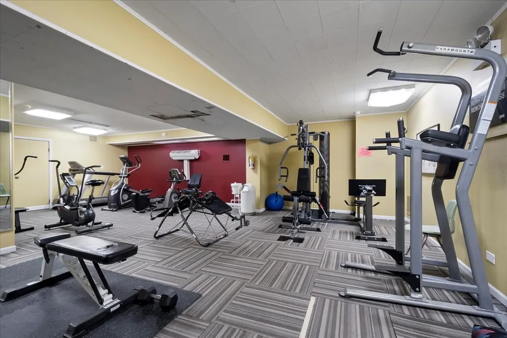 6833 North Kedzie Avenue Chicago IL 60645