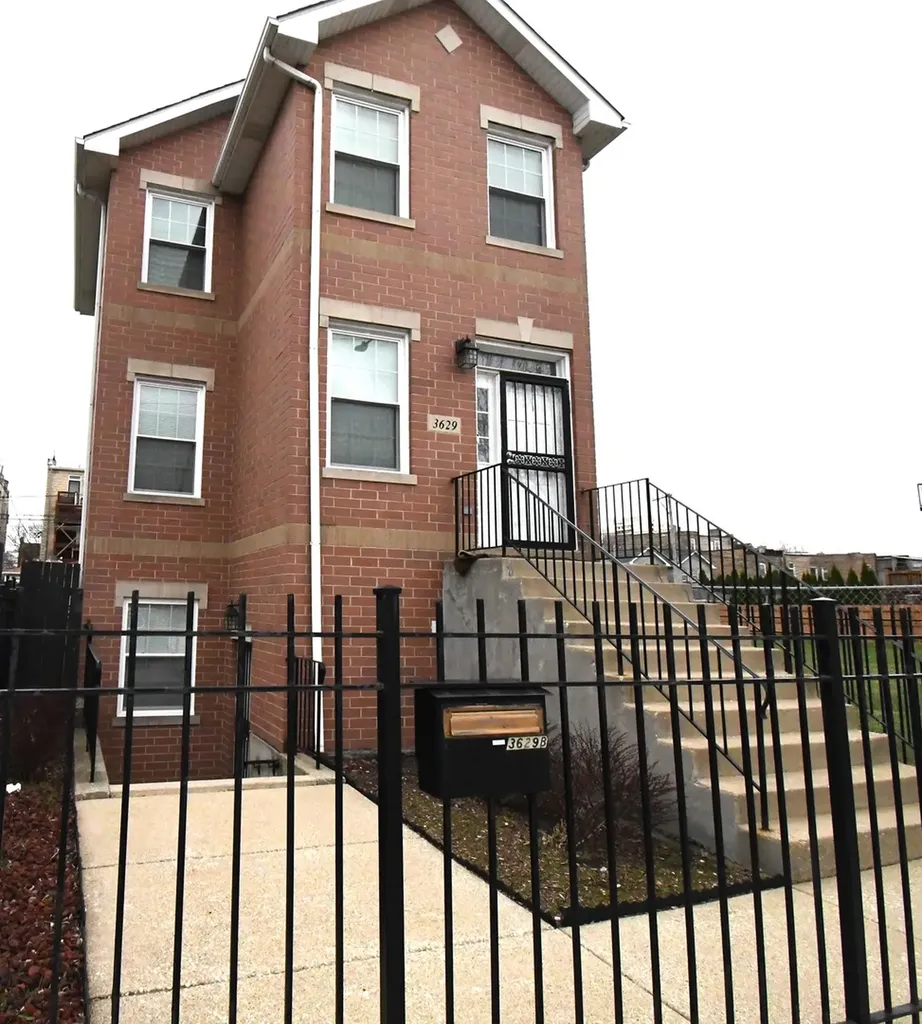 3629 South Indiana Avenue Chicago IL 60653