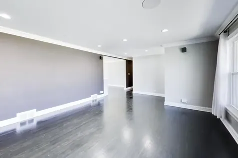 2055 Walnut Circle Northbrook IL 60062