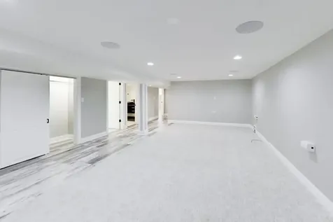 2055 Walnut Circle Northbrook IL 60062