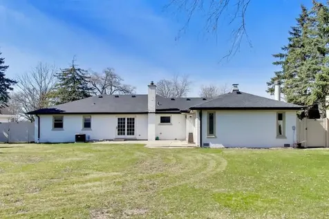 2055 Walnut Circle Northbrook IL 60062
