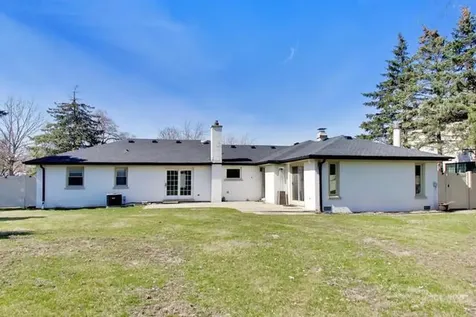 2055 Walnut Circle Northbrook IL 60062