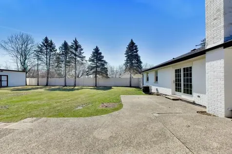 2055 Walnut Circle Northbrook IL 60062