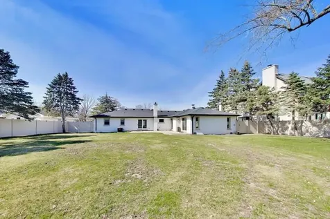 2055 Walnut Circle Northbrook IL 60062