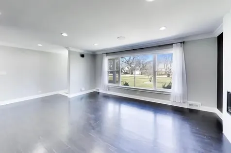 2055 Walnut Circle Northbrook IL 60062