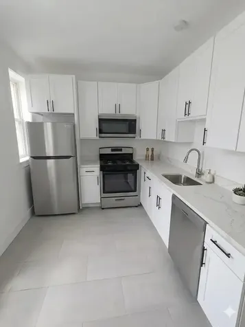 1945 West Augusta Avenue Chicago IL 60622