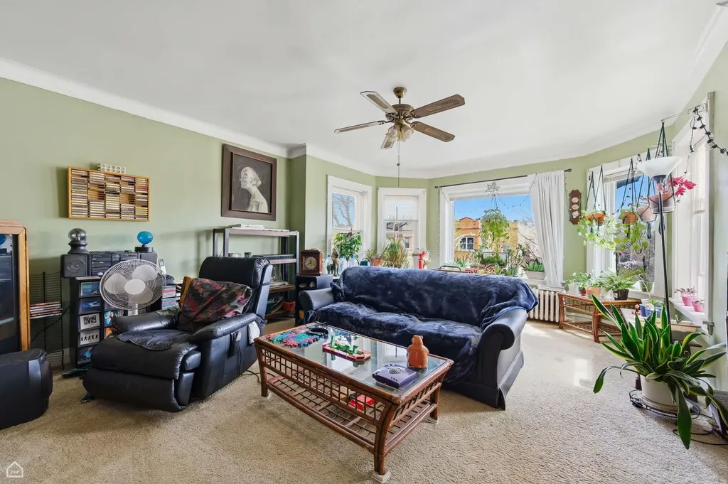 6710 North Artesian Avenue Chicago IL 60645