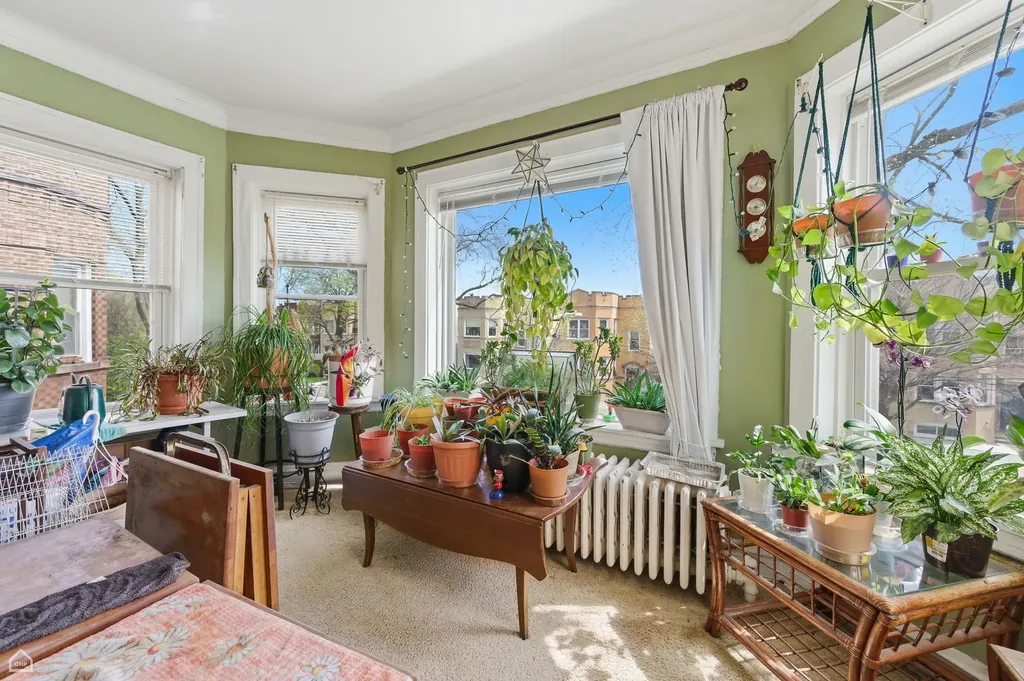 6710 North Artesian Avenue Chicago IL 60645