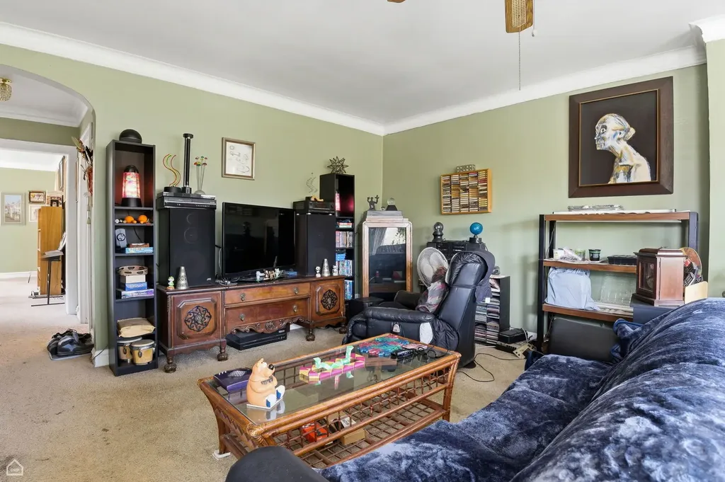 6710 North Artesian Avenue Chicago IL 60645