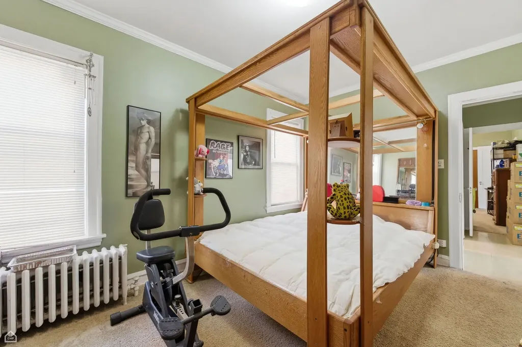 6710 North Artesian Avenue Chicago IL 60645