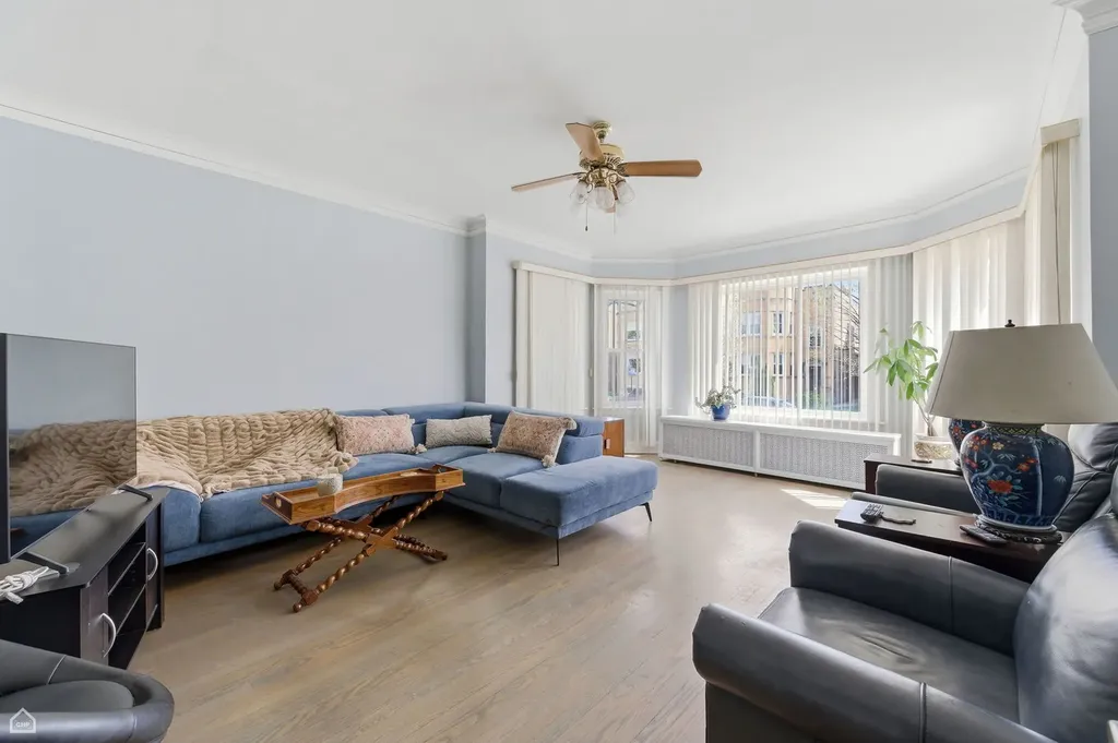 6710 North Artesian Avenue Chicago IL 60645