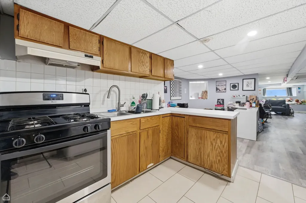 6710 North Artesian Avenue Chicago IL 60645