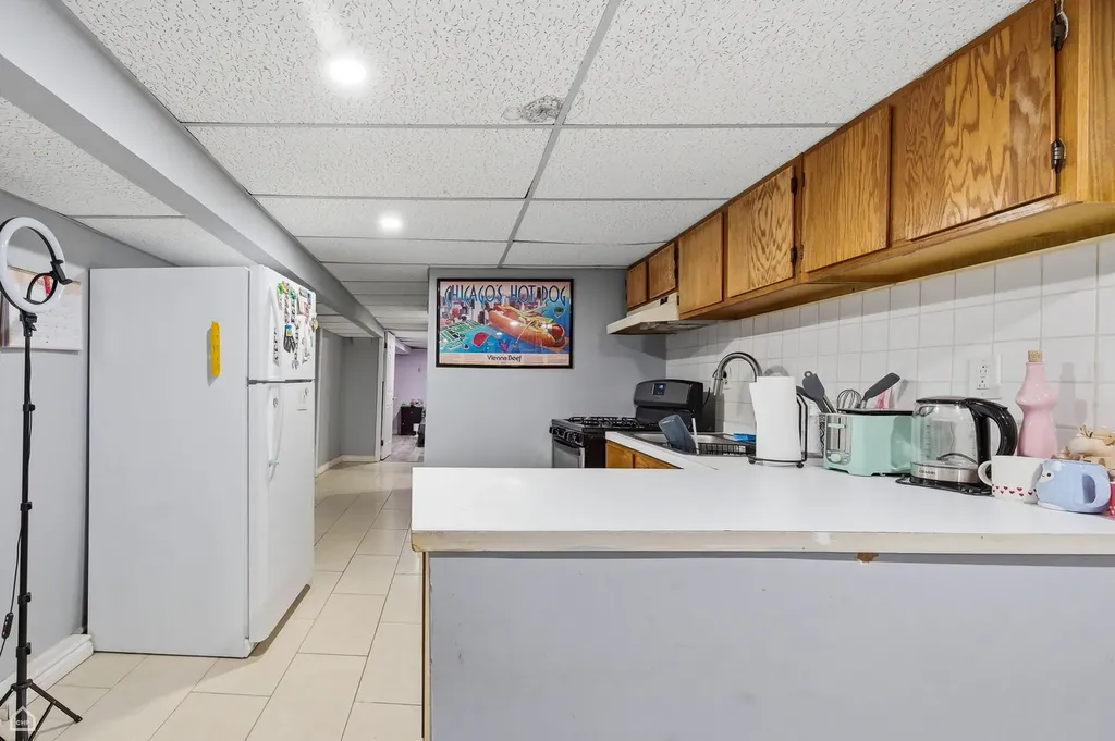 6710 North Artesian Avenue Chicago IL 60645