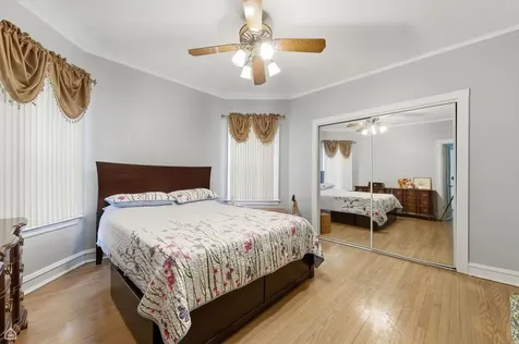 6710 North Artesian Avenue Chicago IL 60645