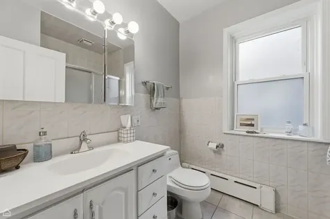 6710 North Artesian Avenue Chicago IL 60645