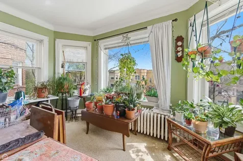 6710 North Artesian Avenue Chicago IL 60645