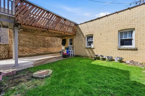 6710 North Artesian Avenue Chicago IL 60645
