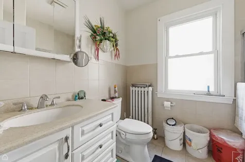 6710 North Artesian Avenue Chicago IL 60645