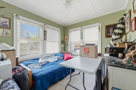6710 North Artesian Avenue Chicago IL 60645