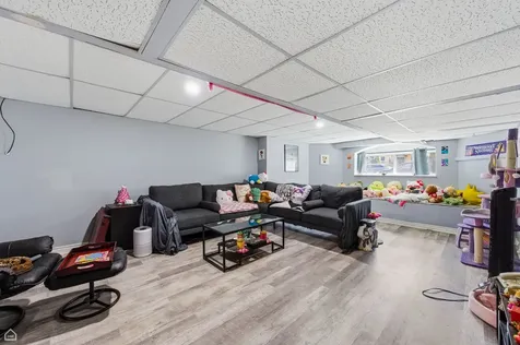 6710 North Artesian Avenue Chicago IL 60645