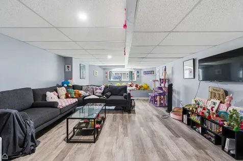 6710 North Artesian Avenue Chicago IL 60645