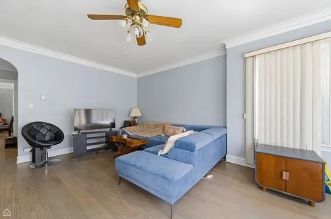 6710 North Artesian Avenue Chicago IL 60645