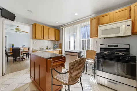 6710 North Artesian Avenue Chicago IL 60645