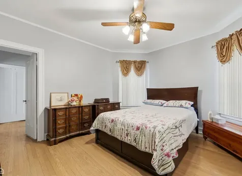 6710 North Artesian Avenue Chicago IL 60645