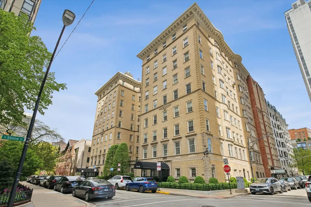 70 East Scott Street Chicago IL 60610
