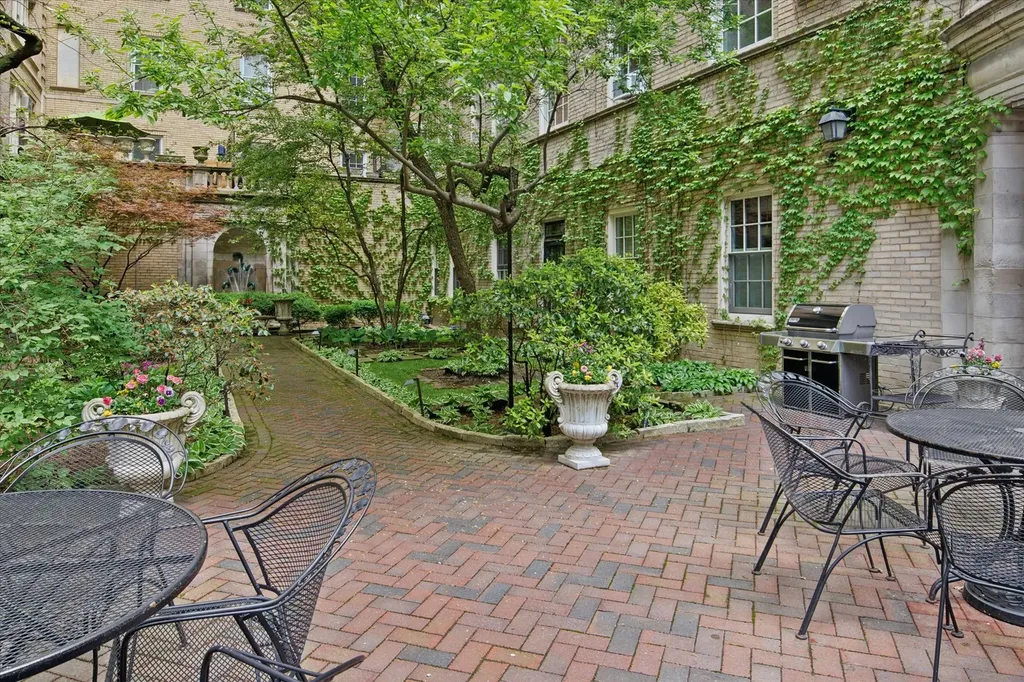 70 East Scott Street Chicago IL 60610