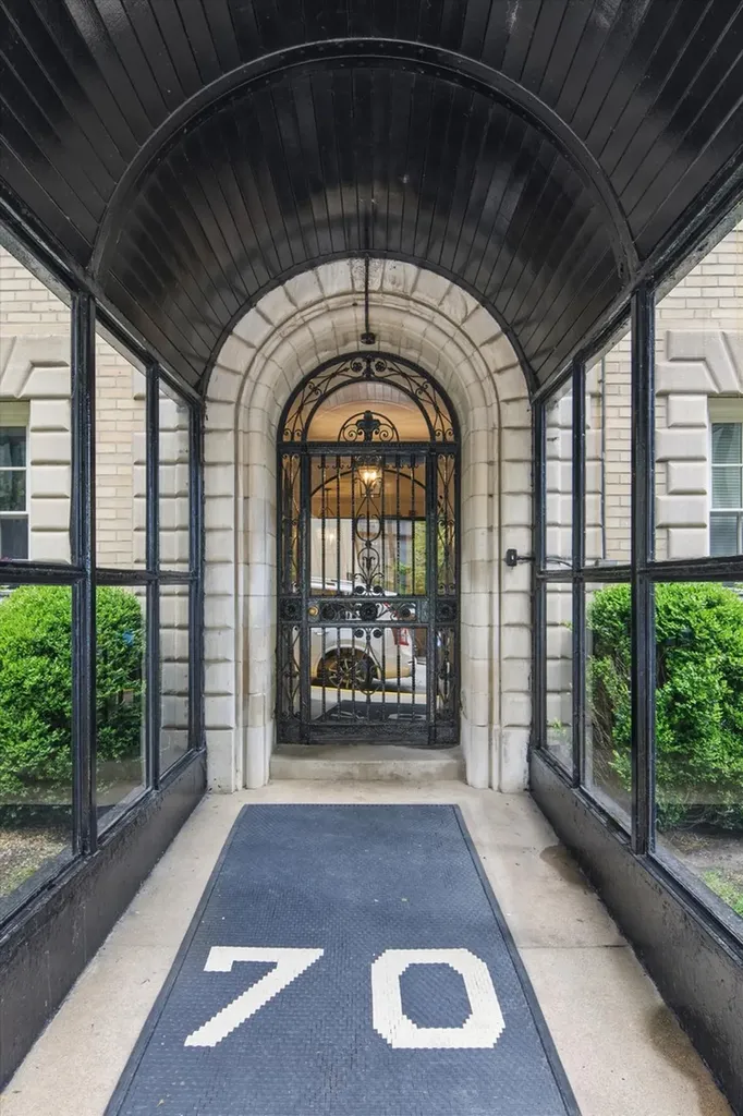 70 East Scott Street Chicago IL 60610