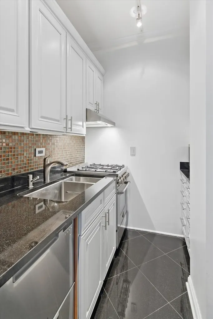 70 East Scott Street Chicago IL 60610