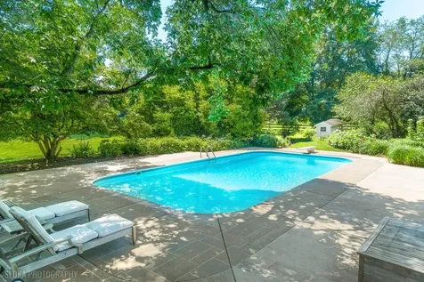 13 Deepwood Road Barrington Hills IL 60010