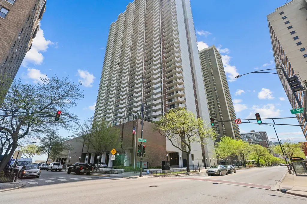 6033 North Sheridan Road Chicago IL 60660