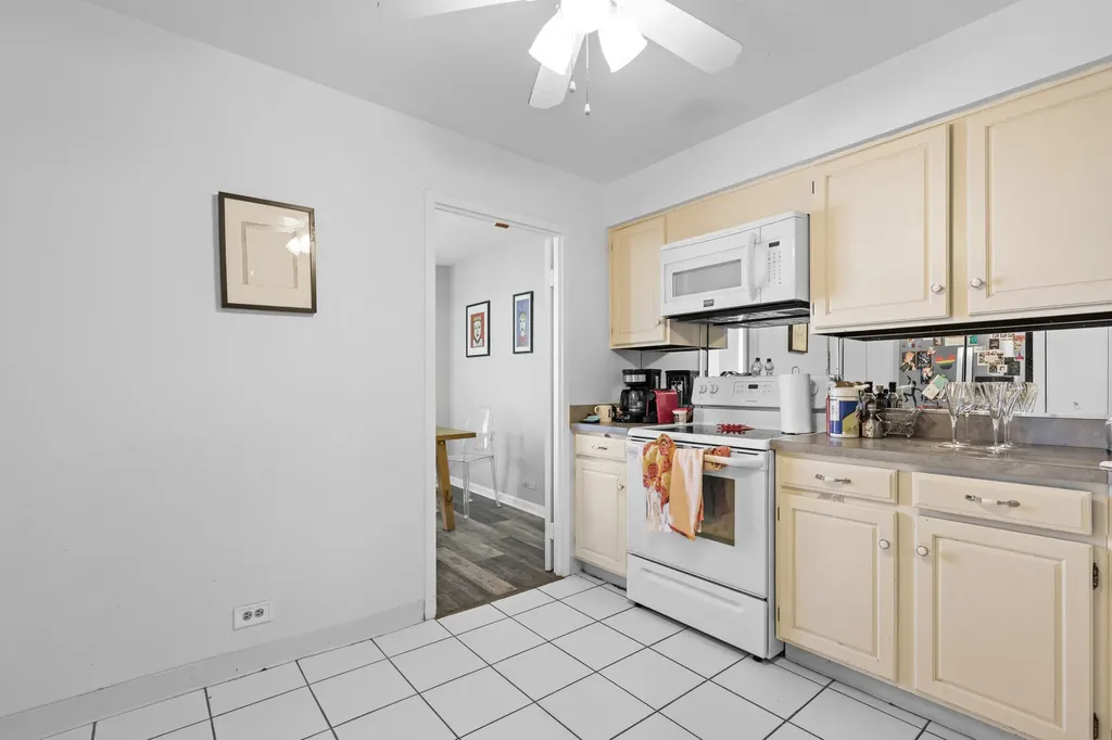 6033 North Sheridan Road Chicago IL 60660