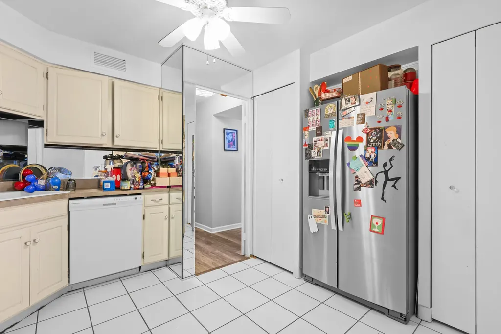 6033 North Sheridan Road Chicago IL 60660