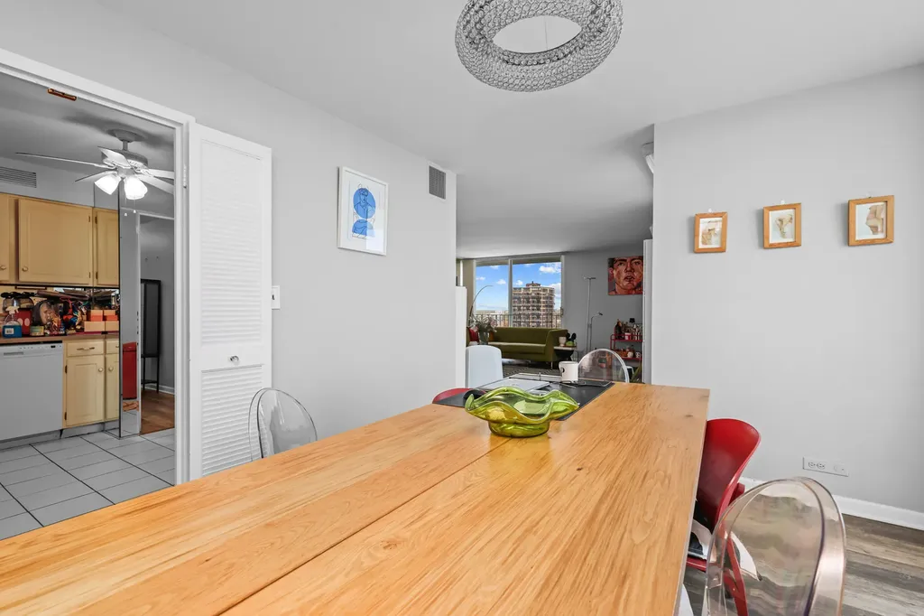 6033 North Sheridan Road Chicago IL 60660