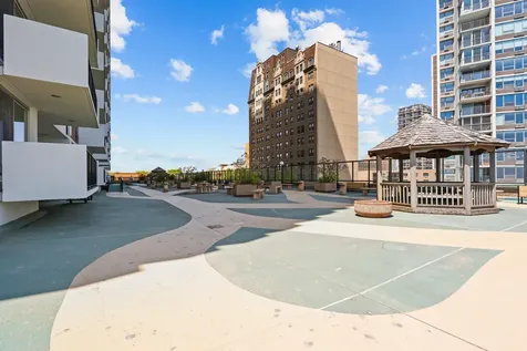 6033 North Sheridan Road Chicago IL 60660