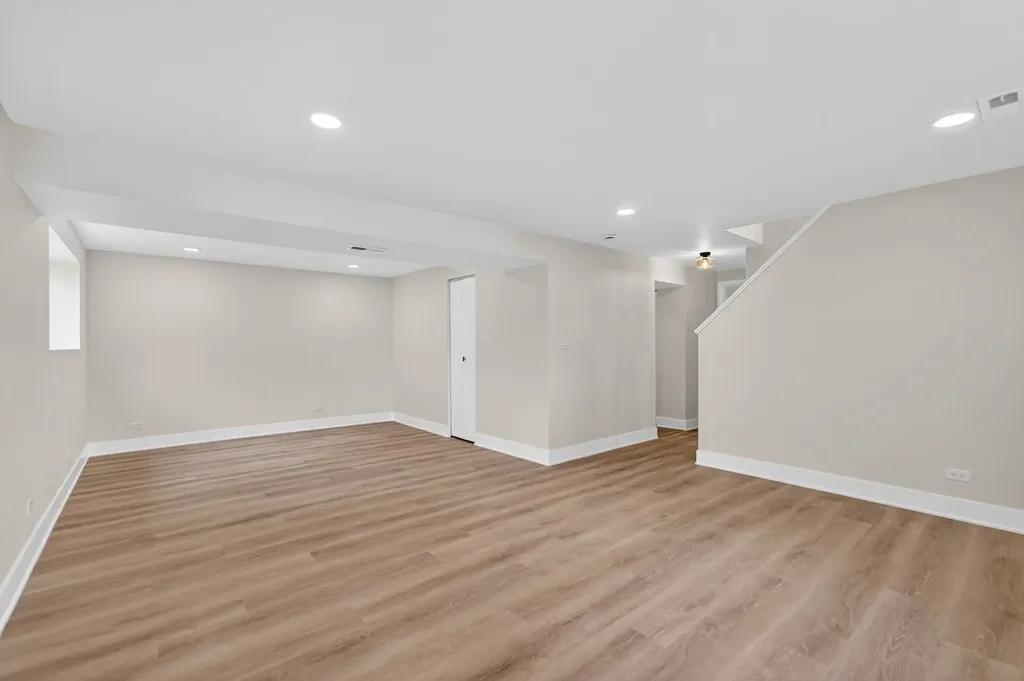 408 Desmond Drive Schaumburg IL 60193