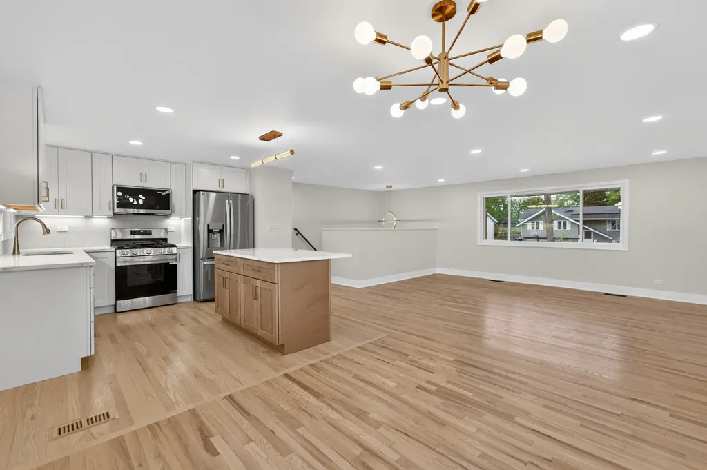 408 Desmond Drive Schaumburg IL 60193