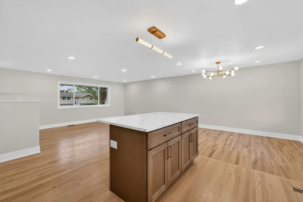408 Desmond Drive Schaumburg IL 60193