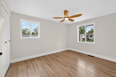 408 Desmond Drive Schaumburg IL 60193
