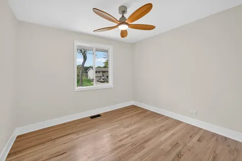 408 Desmond Drive Schaumburg IL 60193