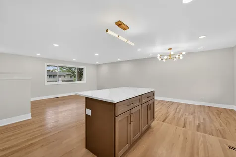 408 Desmond Drive Schaumburg IL 60193
