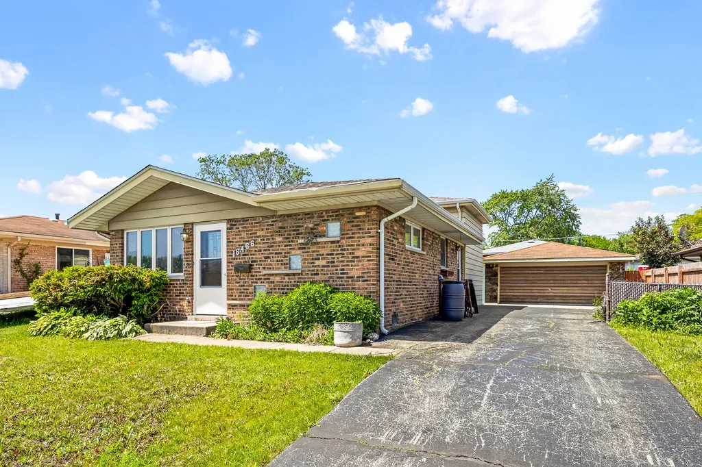 16466 Terry Lane Oak Forest IL 60452