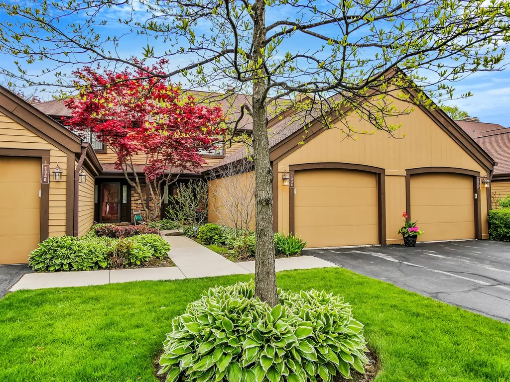 1336 Fairfax Lane Buffalo Grove IL 60089