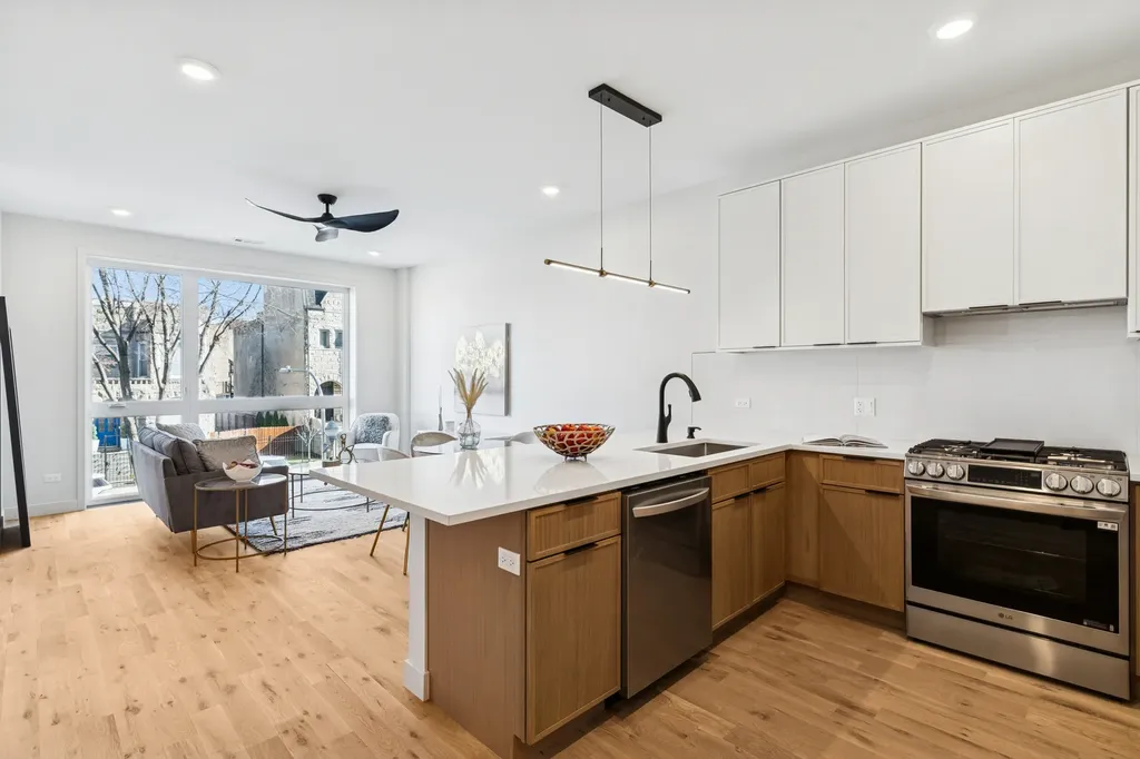 4208 South Calumet Avenue Chicago IL 60653